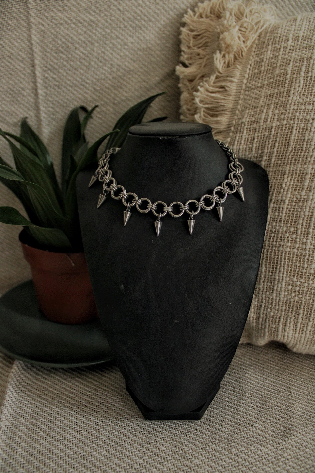 Collier Industrial spike