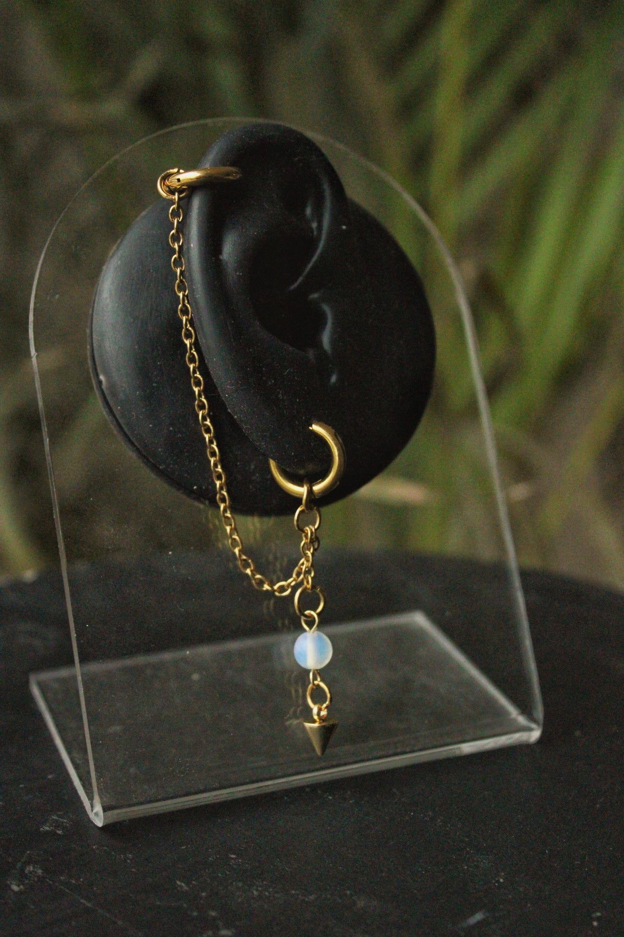 Chaîne d’oreille minimaliste dorée