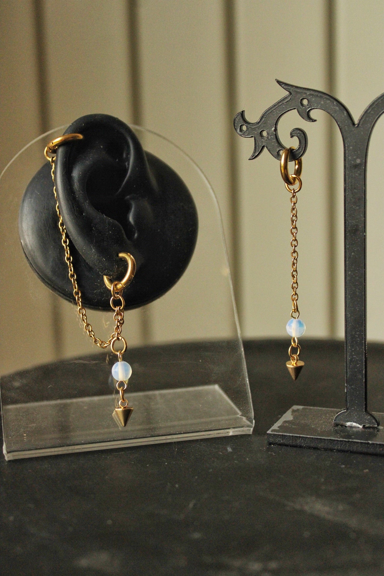 Chaîne d’oreille minimaliste dorée