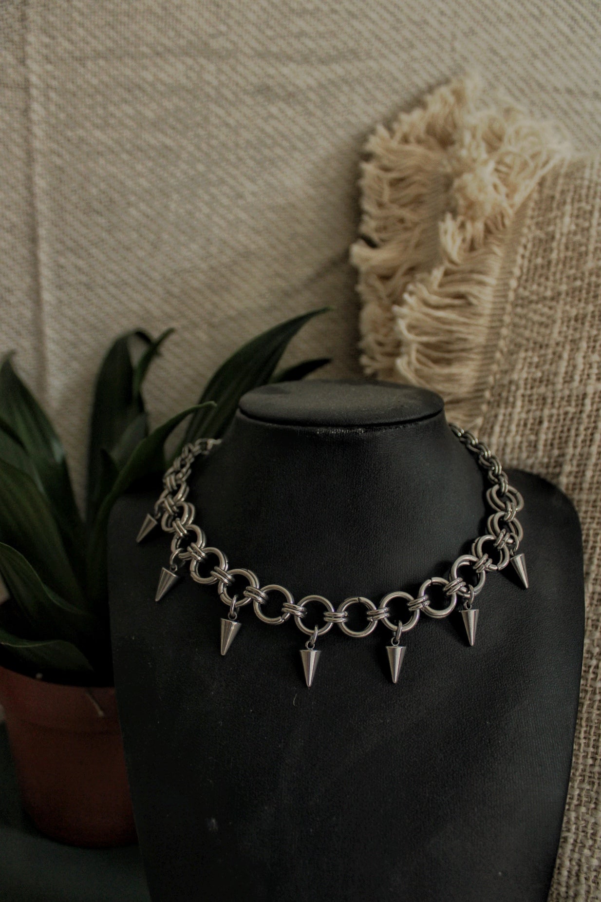 Collier Industrial spike