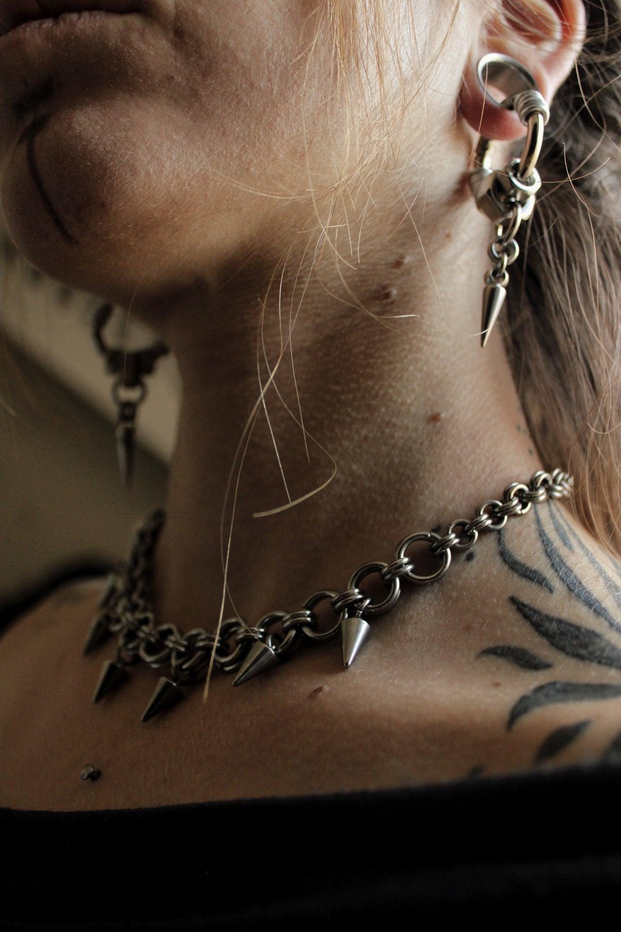 Collier Industrial spike