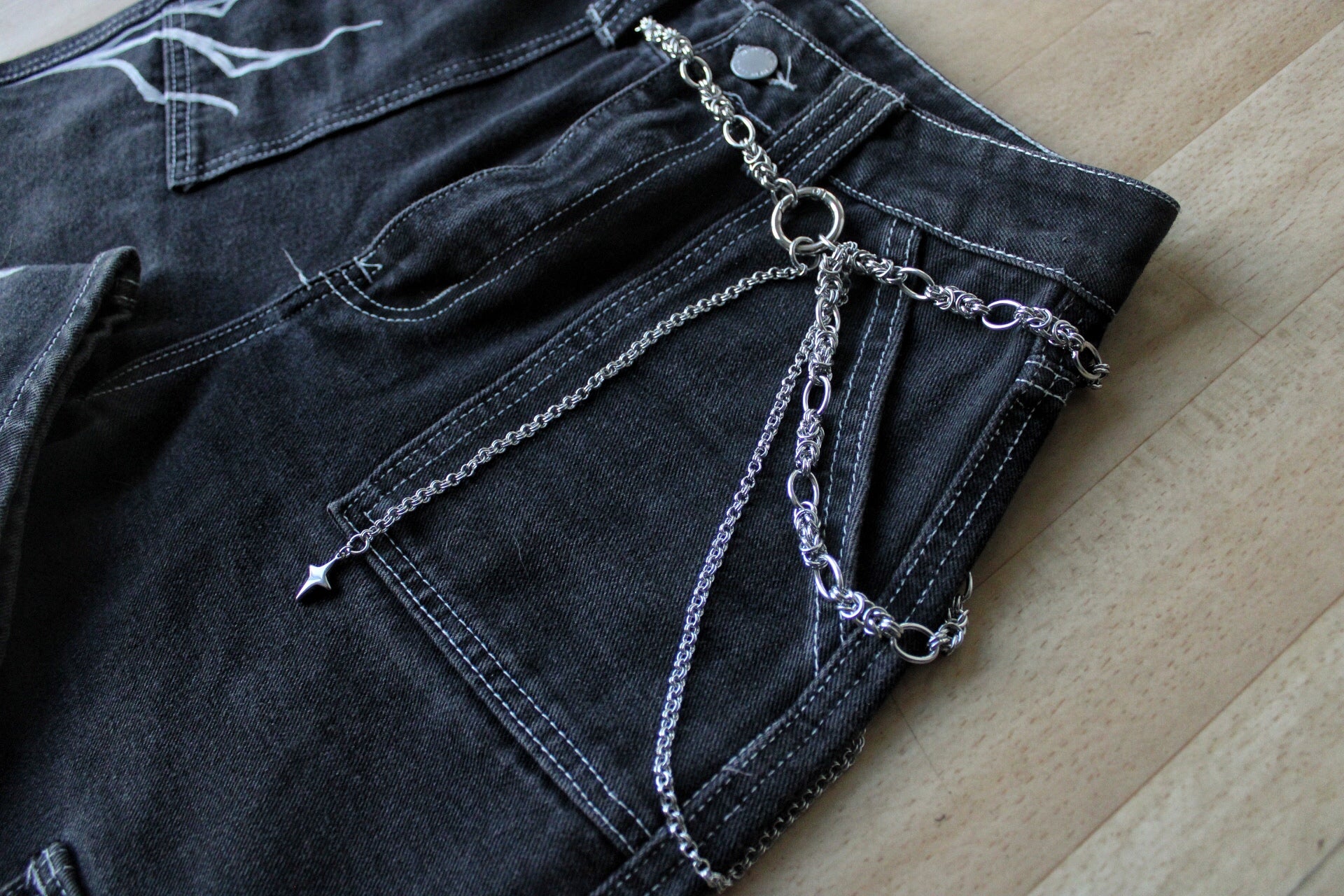 Cargo en jean « calligraphy »