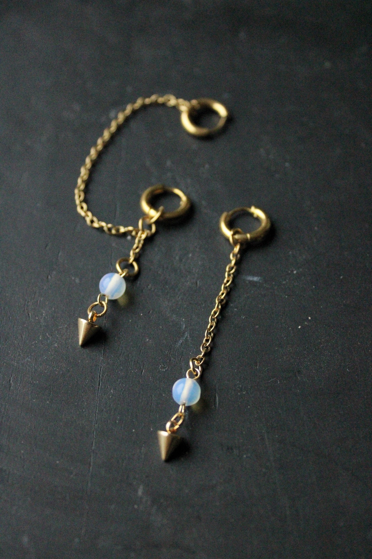 Chaîne d’oreille minimaliste dorée