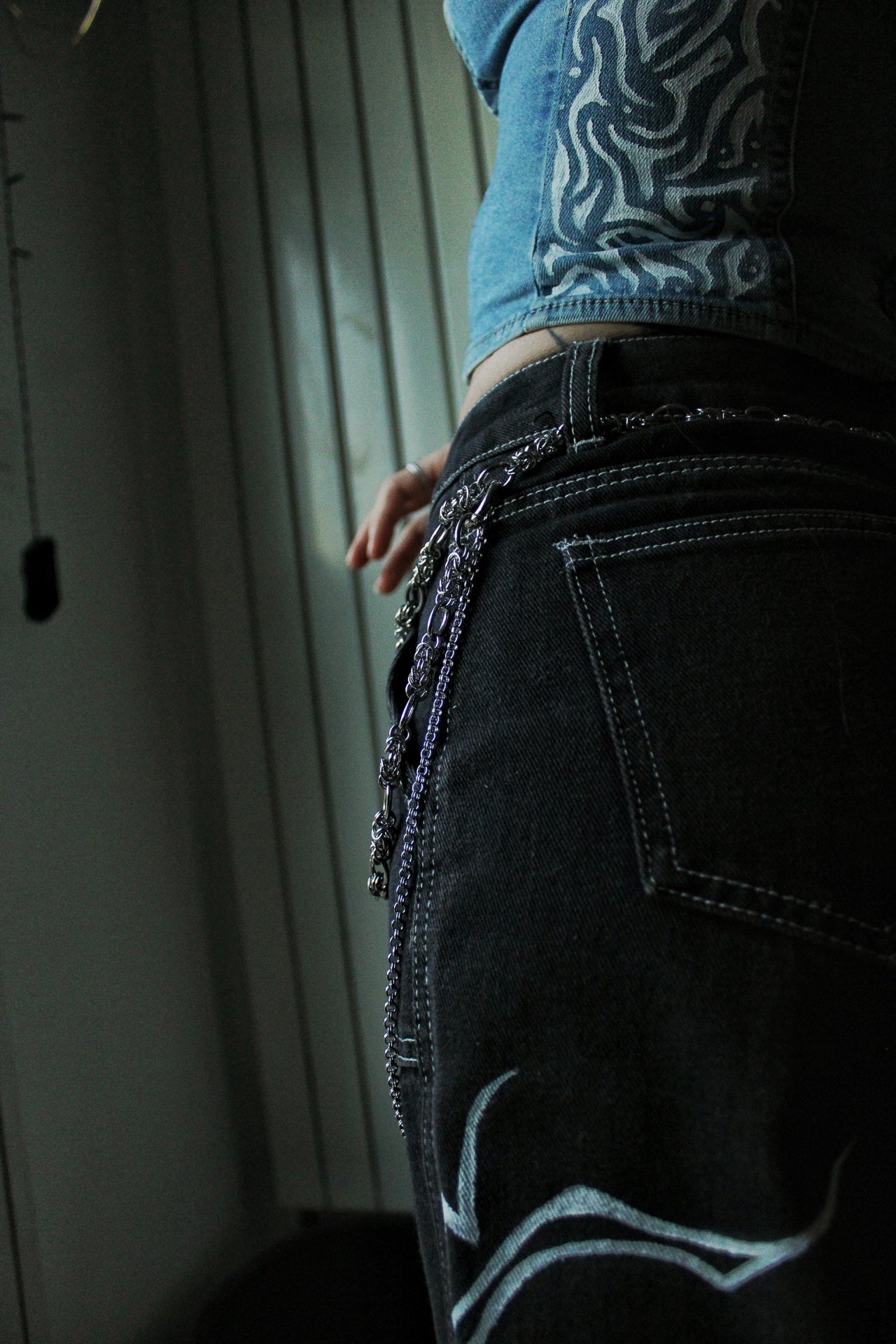 Cargo en jean « calligraphy »