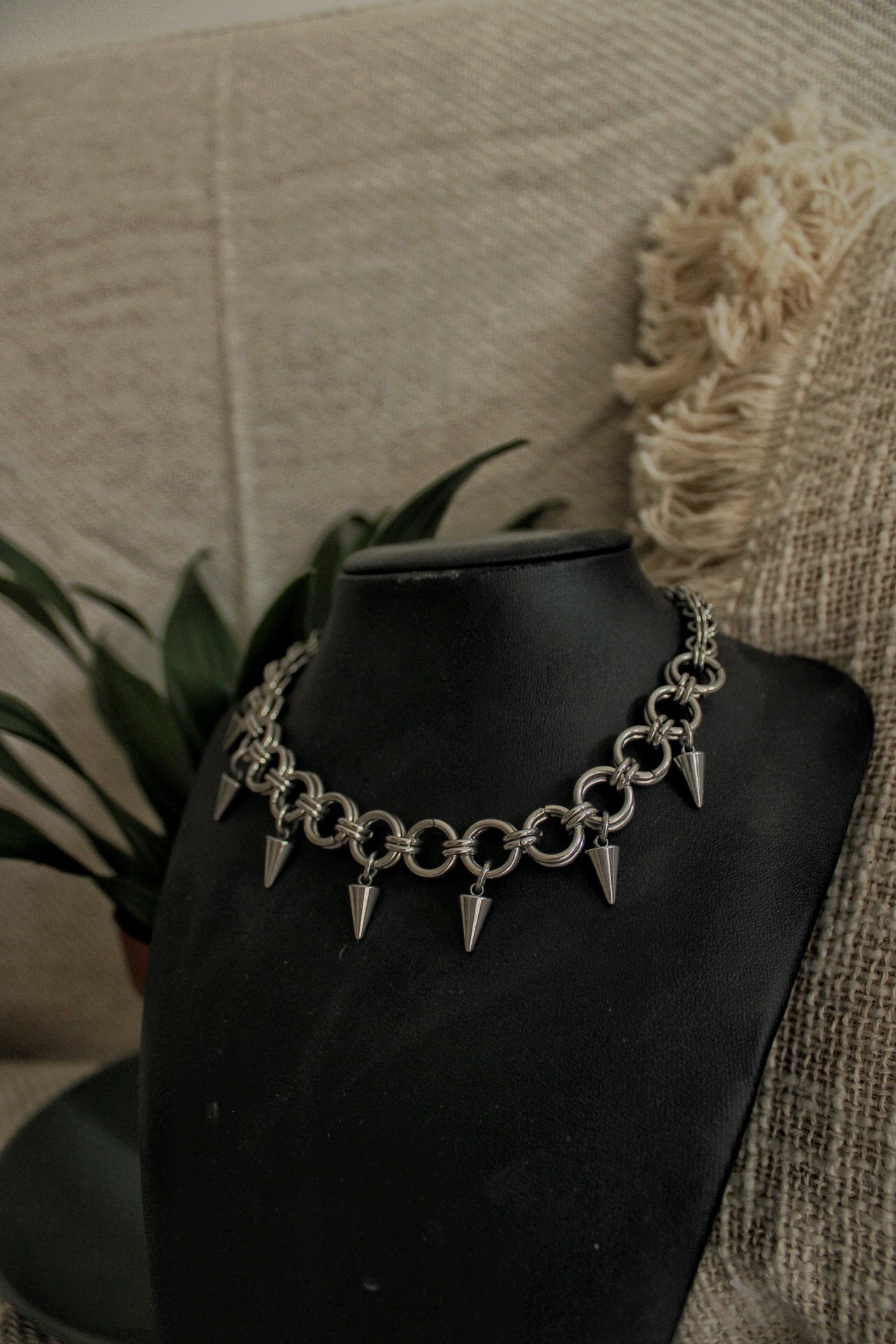 Collier Industrial spike