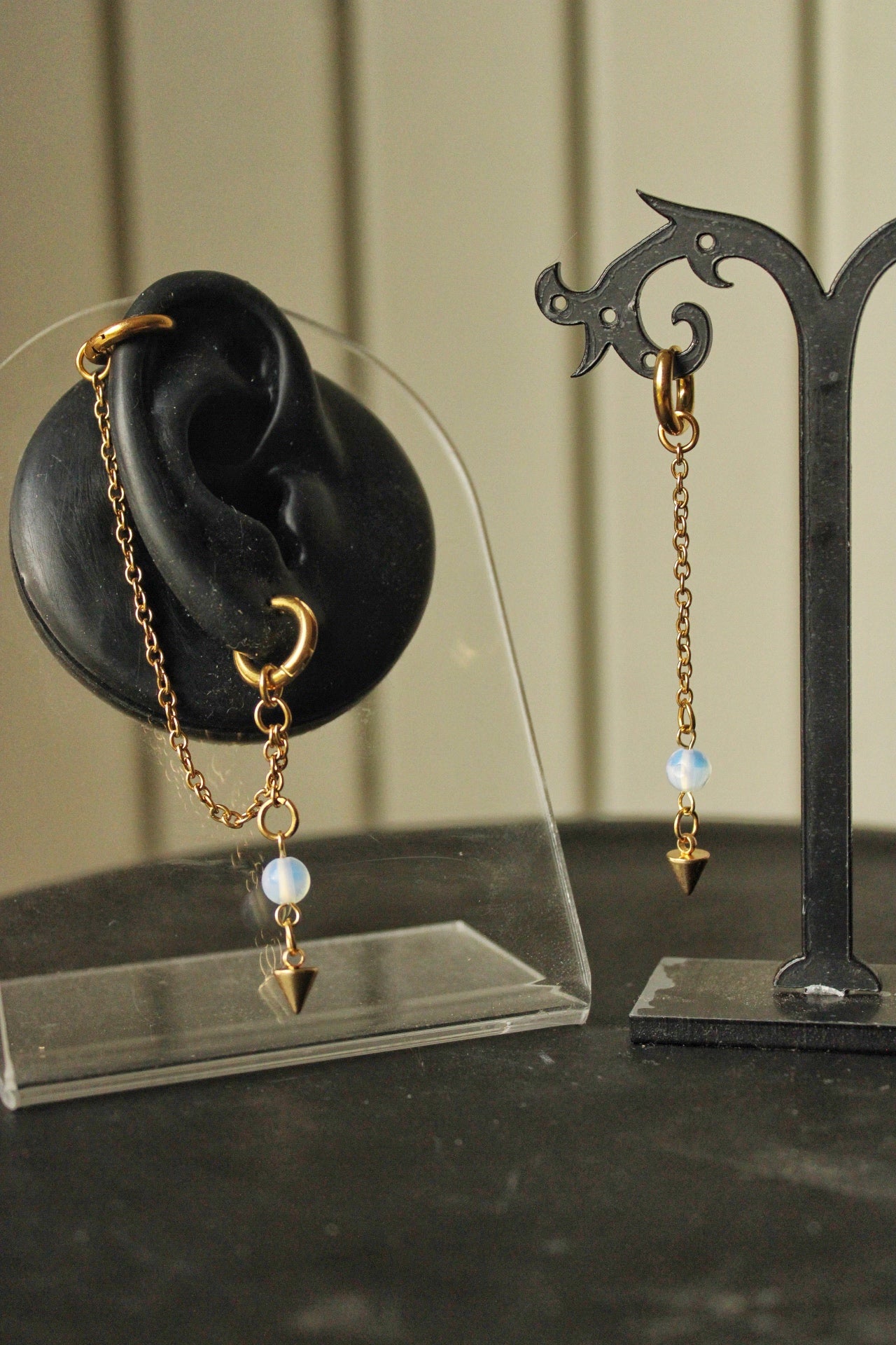 Chaîne d’oreille minimaliste dorée