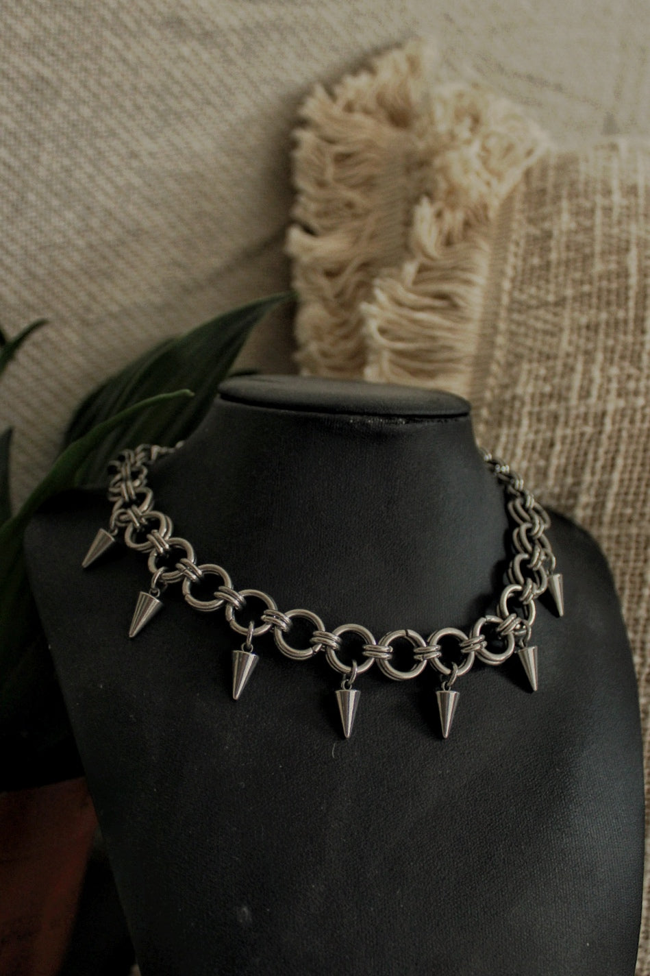 Collier Industrial spike
