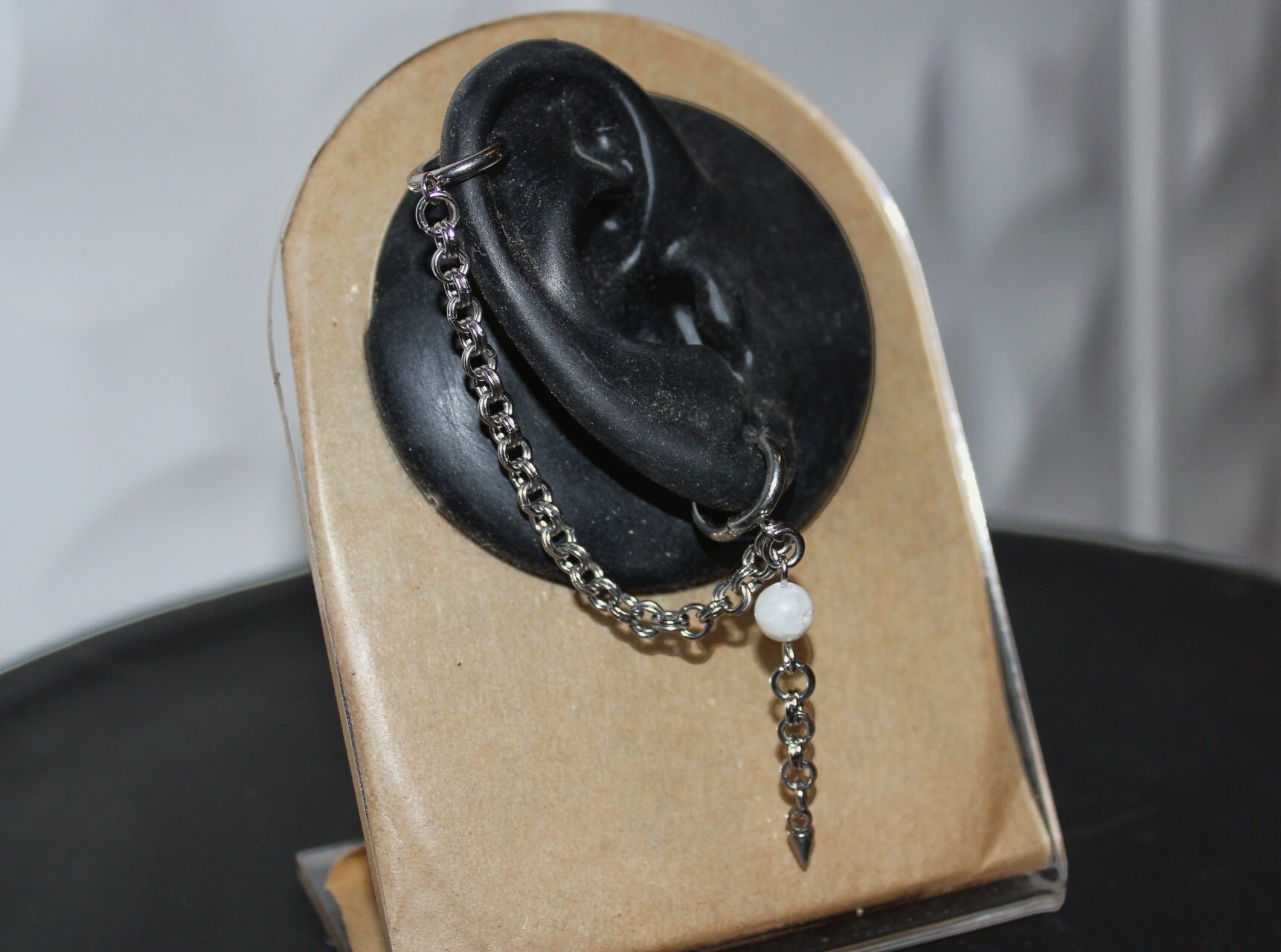 Chaîne d’oreille « howlite »