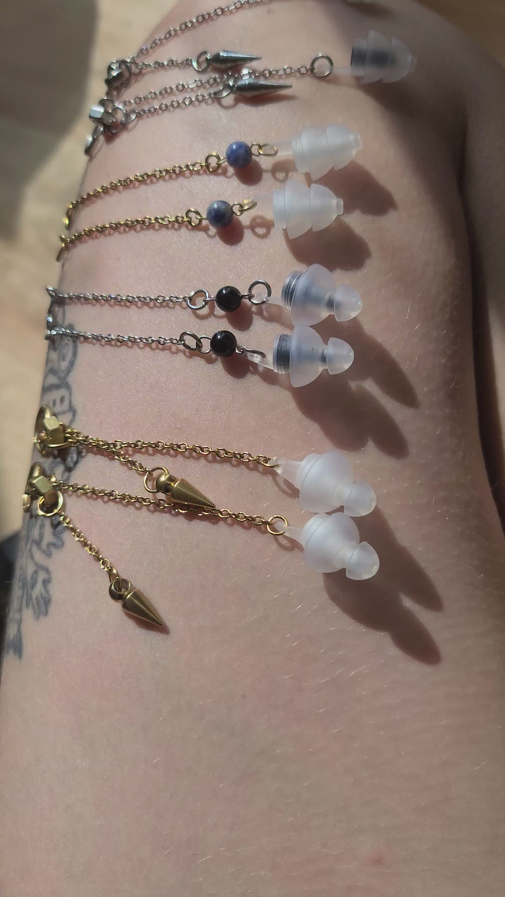 Chaines avec bouchons d'oreilles