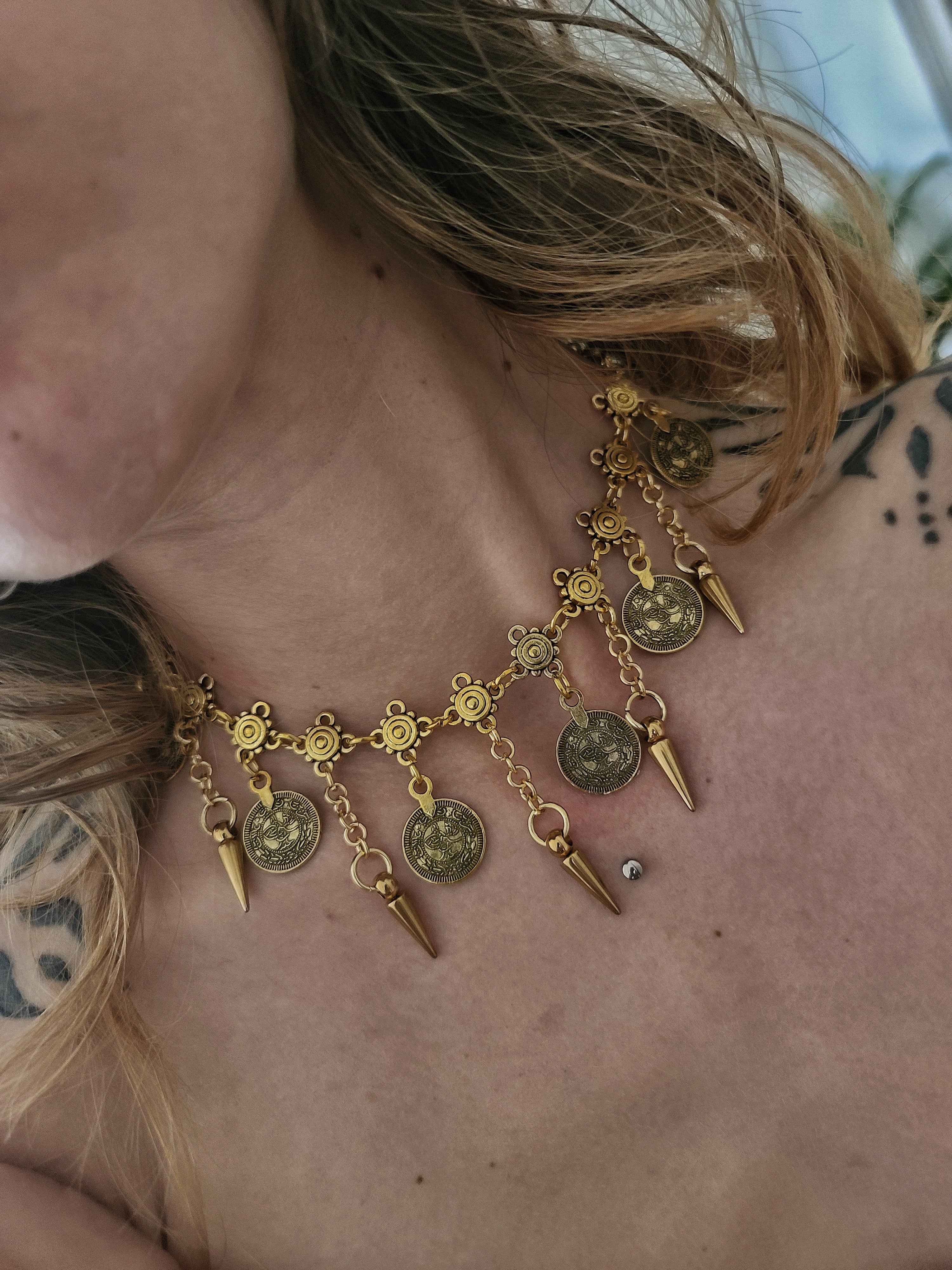 Collier tribal
