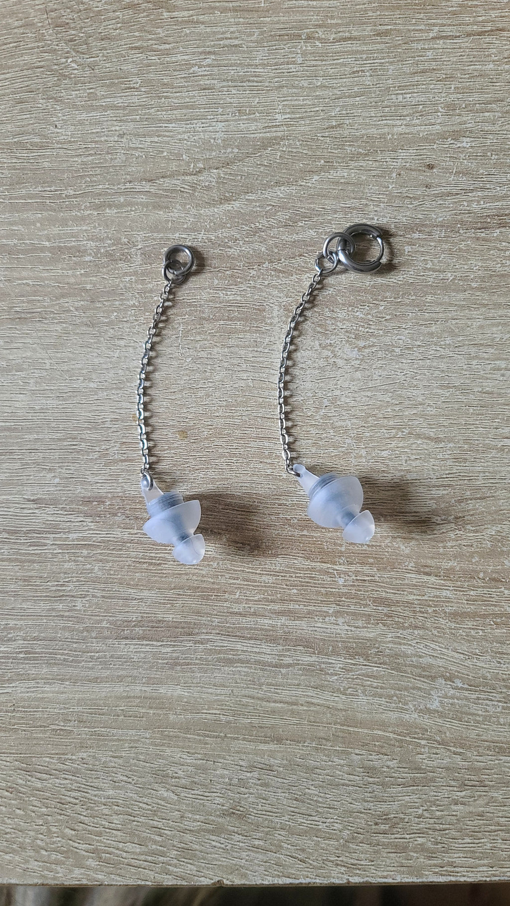 Chaines avec bouchons d'oreilles