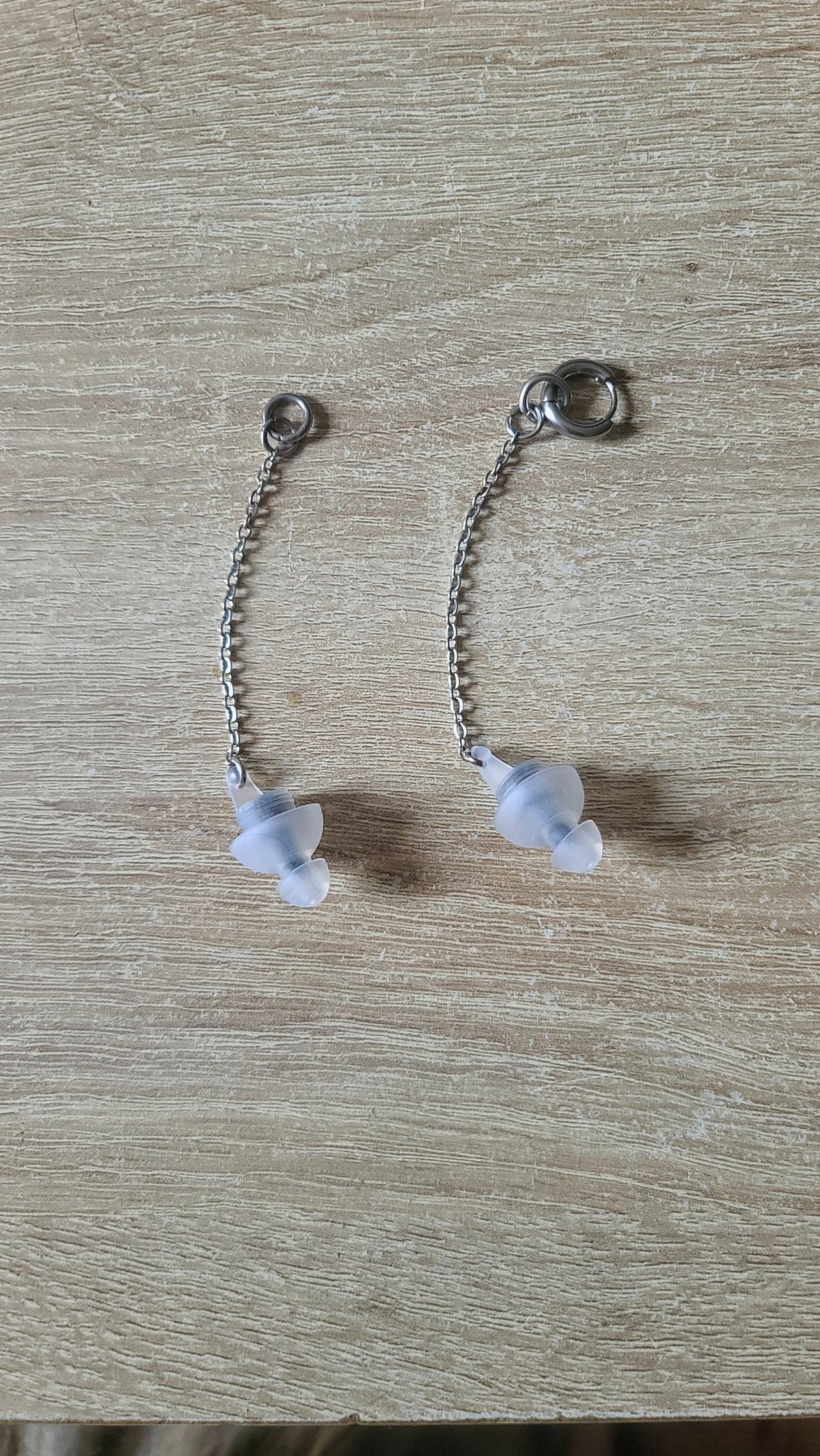 Chaines avec bouchons d'oreilles