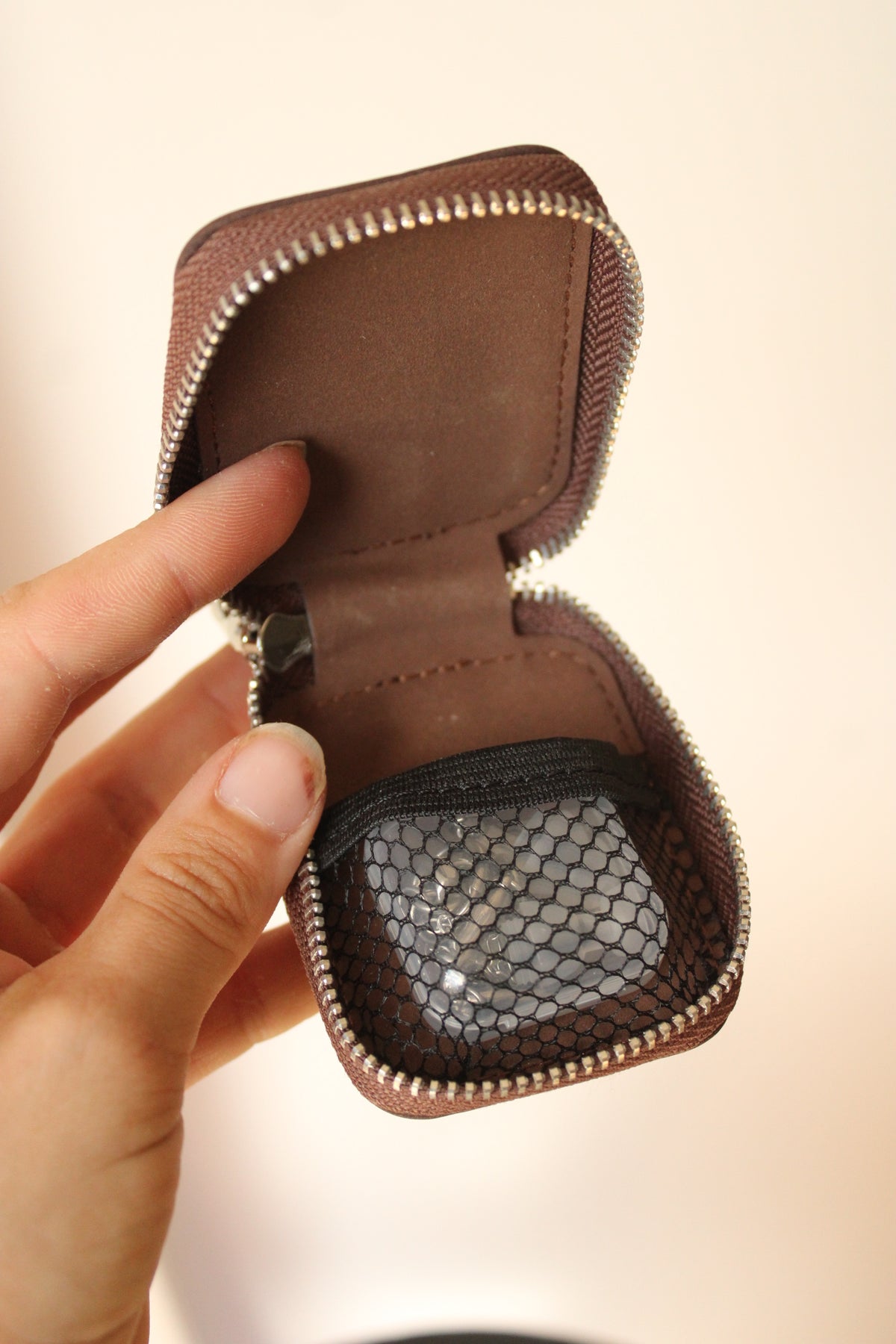 Pochette pour bouchons boucles d'oreilles